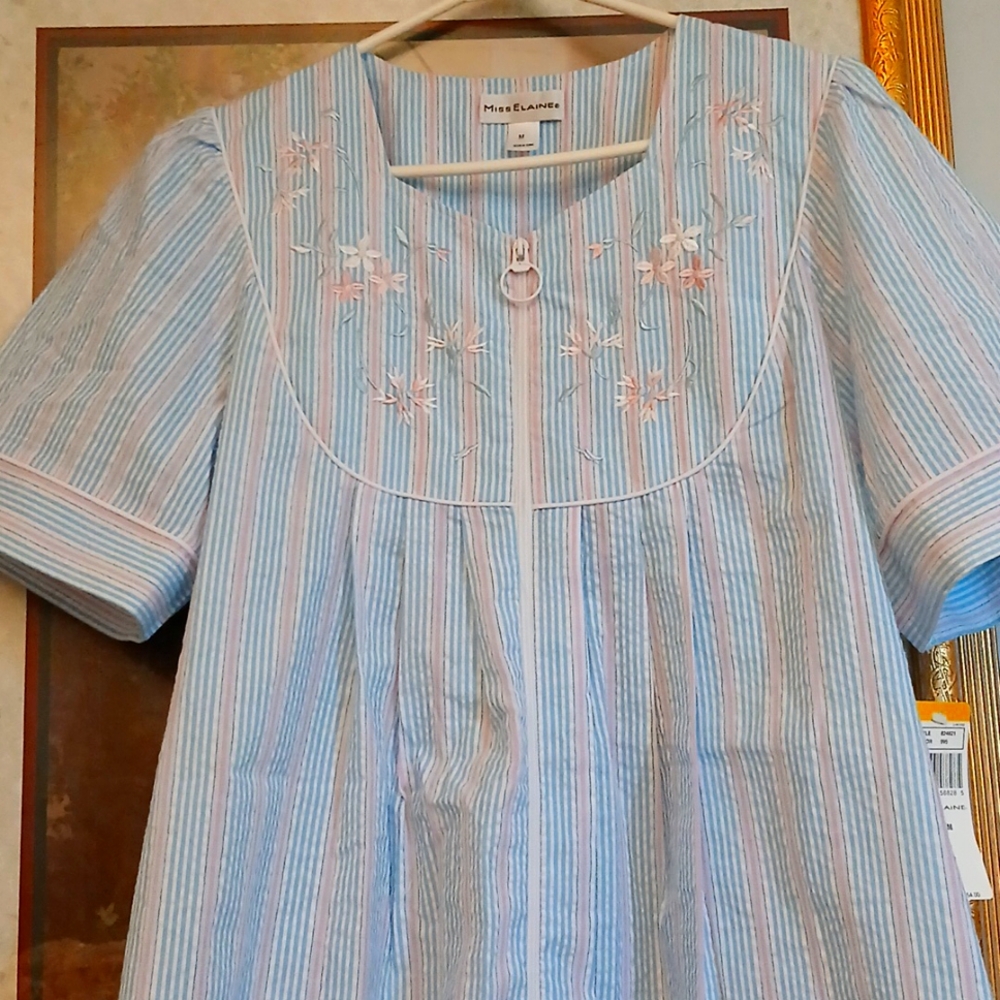 Miss Elaine Medium Blue Pink Striped  NWT Housecoat Robe Full Zip Short Sleeve